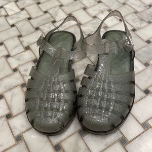 Gently used mini Melissa girls Jellies! Size 1